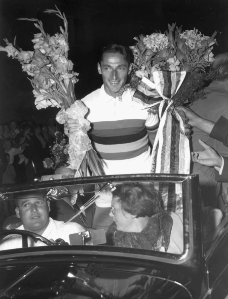 Empfang des Weltmeisters Ferdi Kübler in Zürich 1951