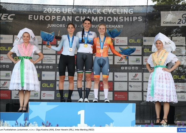 Europese Kampioenschappen Jun. in Cottbus, (Dld.). Derde in de puntenkoers achter Emer Heverin (Irl) en links Olga Kostina (AIN).